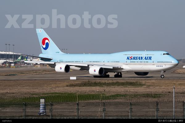 大韩航空747-8在浦东滑行
