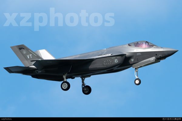 F35