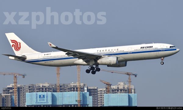 中国国际航空A330-300换雷达罩