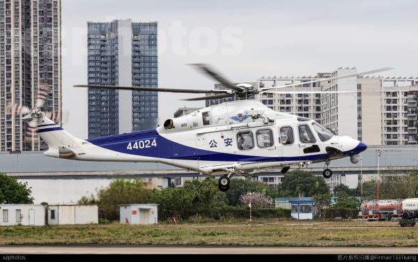 深圳警航在训练