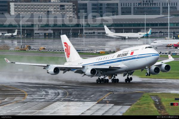 国航744