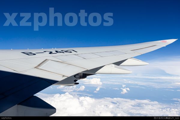 国航748在空中