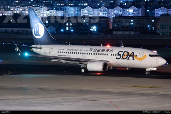 山航B737-700