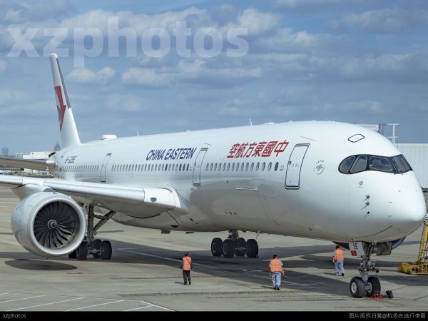 东航359