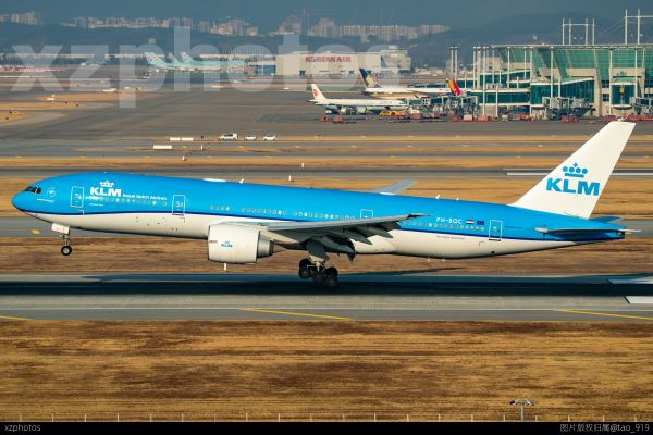 KLM772