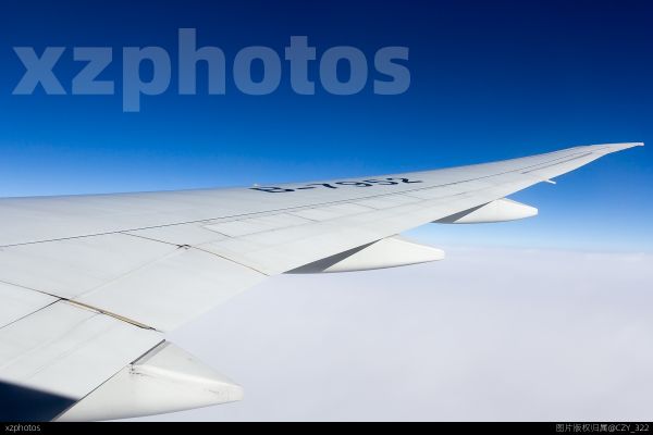 国航77W在空中