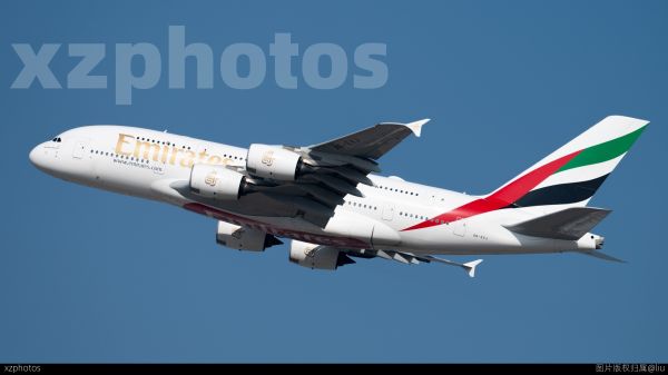 阿联酋A380备降北京