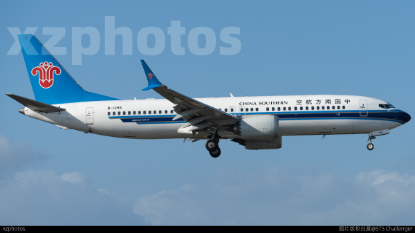 737-8