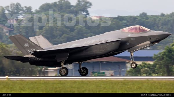 F35