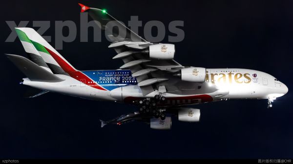 EK362 DXB-CAN