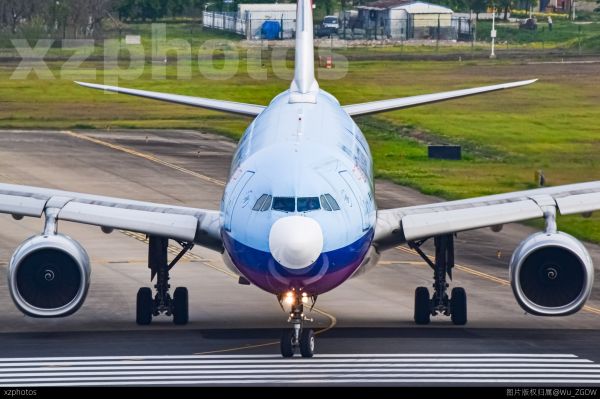 东方航空东方网330大头照