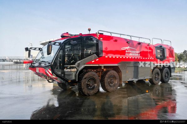 Panther 8x8