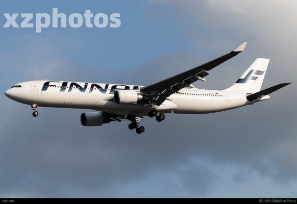 A AY333 landing at SIN