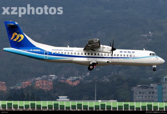 A AE&#039;s ATR72-600landing at tsa