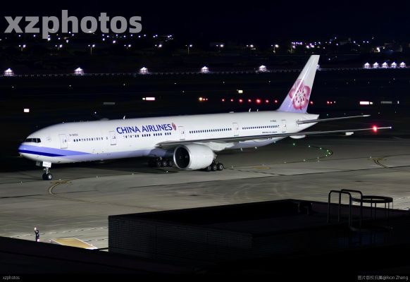 A CI77W taxing at TPE