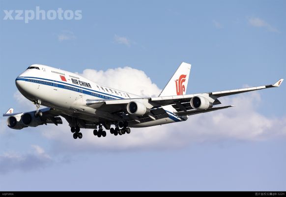 B-2447飞越云层