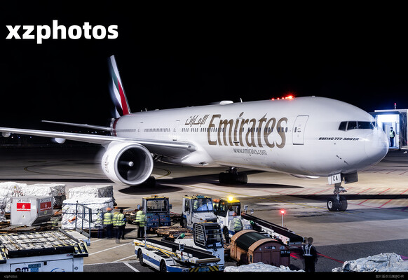 EK304 DXB-PVG