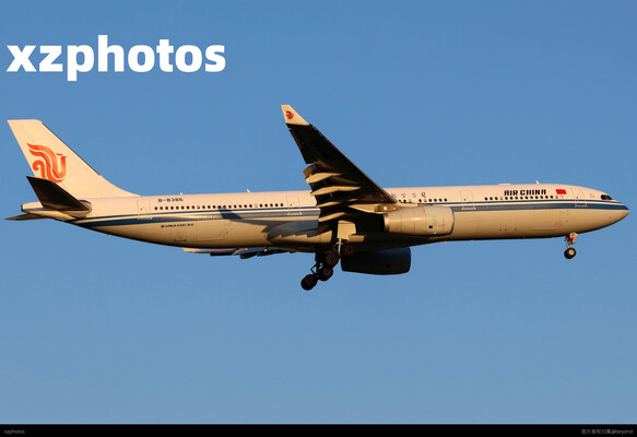 中国国际航空公司A330-300迎着黄金光降落在北京首都国际机场36R跑道