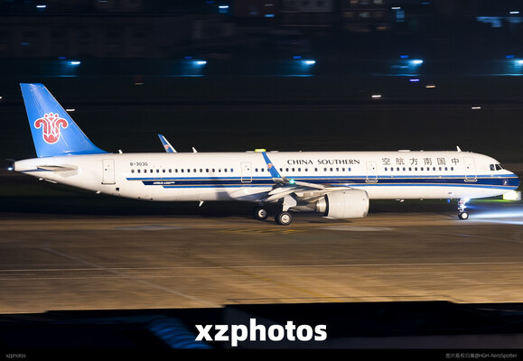 滑行的南航A321