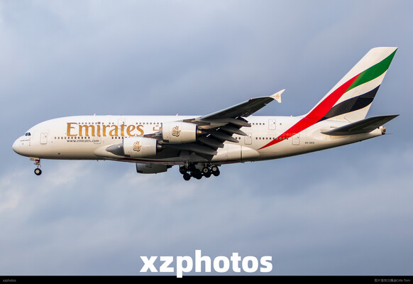 阿联酋航空380降落广州