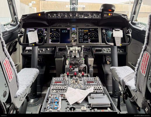 Air Canada B737 MAX 8 cockpit