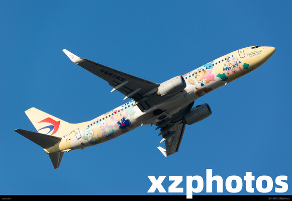 B1316在虹桥机场起飞