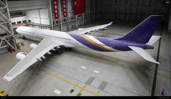 原泰航A346深夜拖入禧佑源