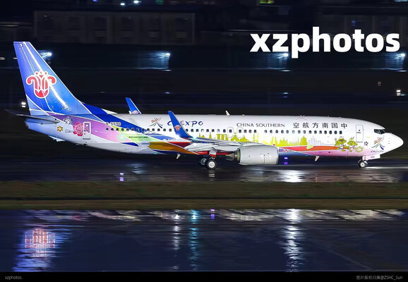 夜晚的南航737彩绘