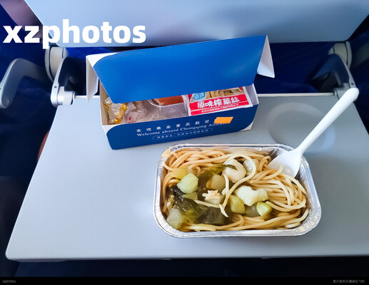 航班上的飞机餐食（重庆-天津）