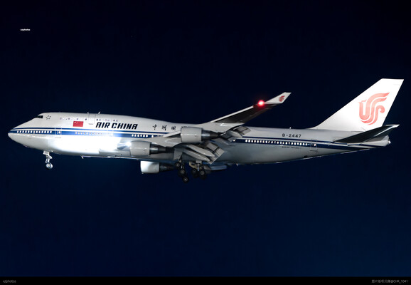 国航B747-400深夜落地北京