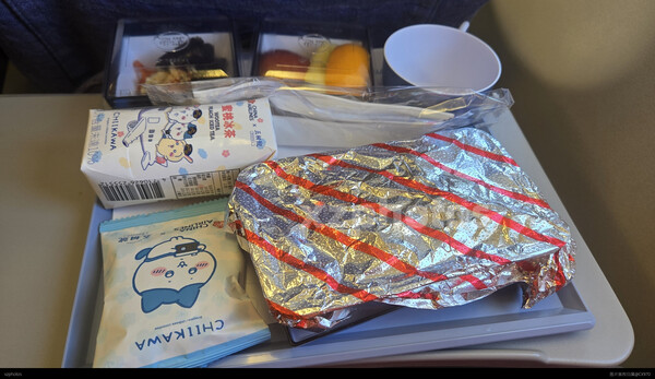 华信（中华航空）航空AE991 chiikawa联名早餐