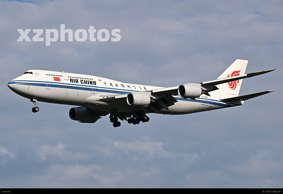 国航747-8