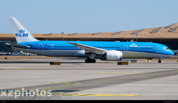 787