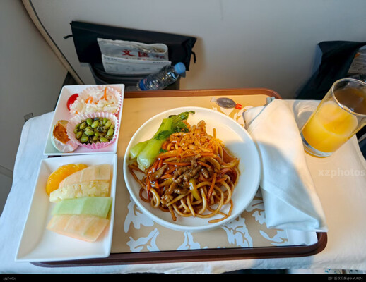 上海航空波音737商务舱餐食