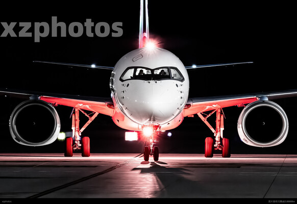 南航C919进港
