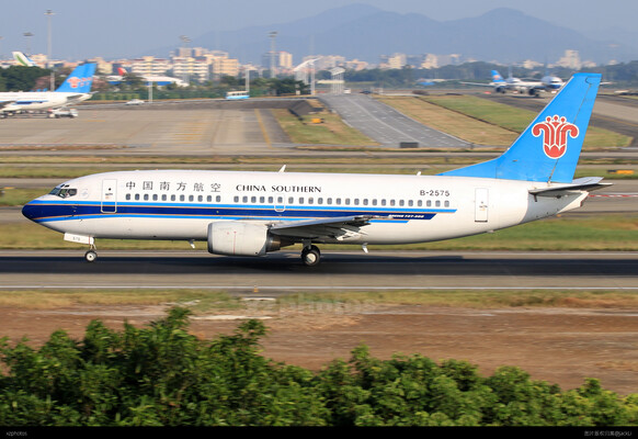 中国南方航空 737-300 B-2575