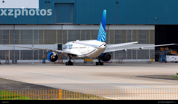 N204UA