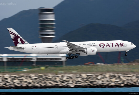 QR818 DOH-HKG
