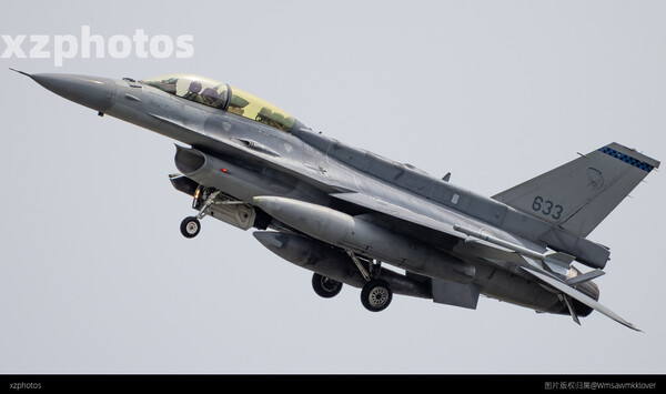 F16