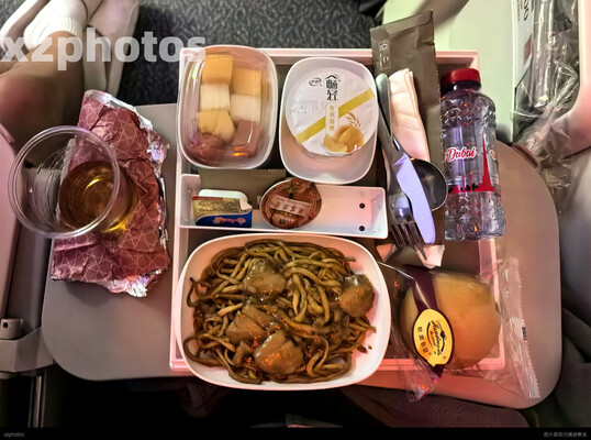 阿联酋经济舱北京航食配餐