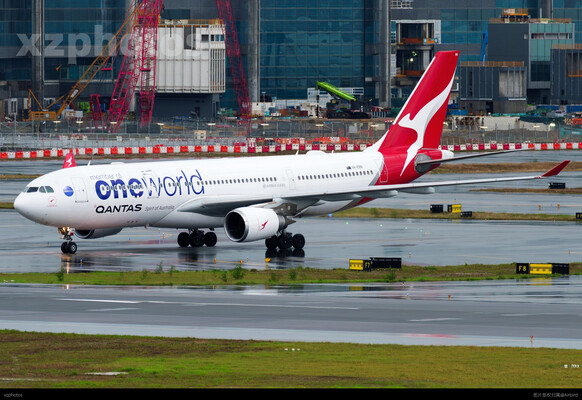 Qantas One World
