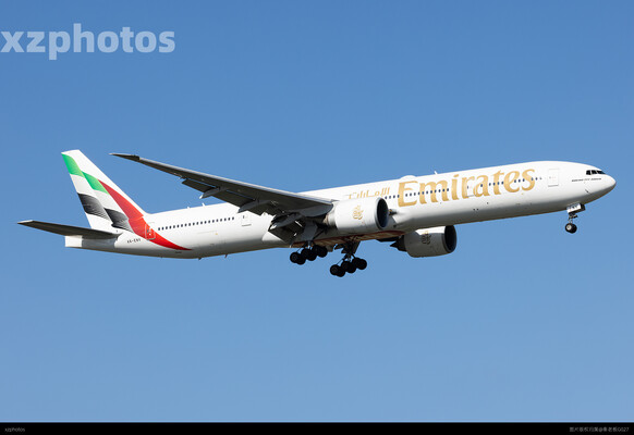 阿联酋航空新涂77W