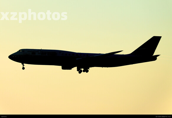 落日下的747-8