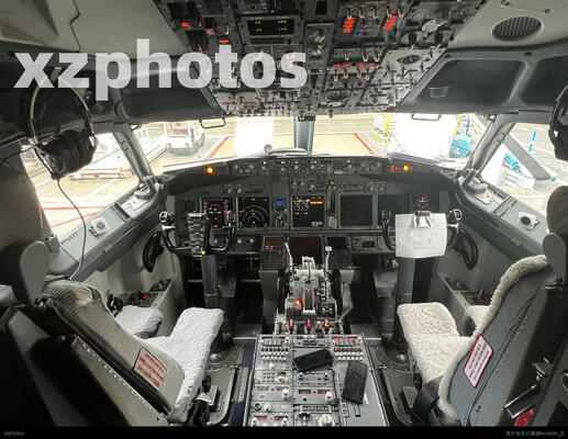 KLM 737-7 驾驶舱