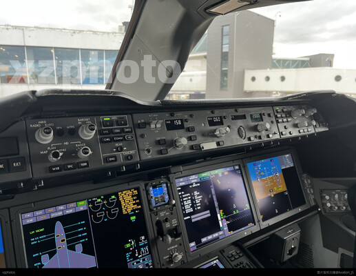 KLM 787-9 驾驶舱