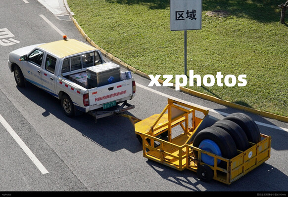 厦航运轮胎的车