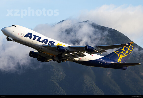 山脚下的747