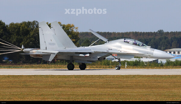 J-16落地
