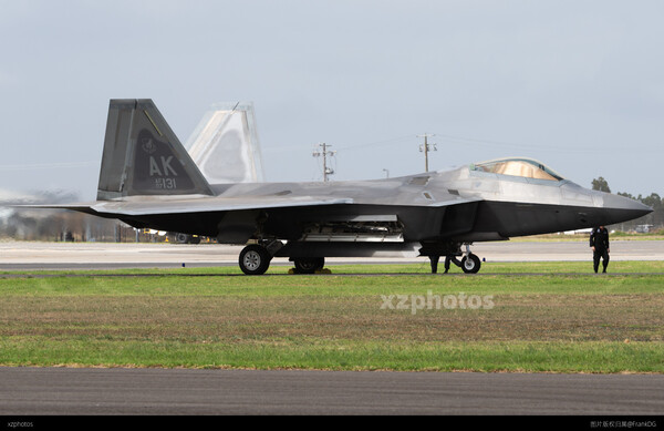 F22