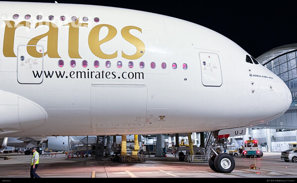 A6-EUJ(EK380/381)